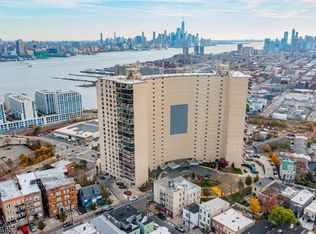 380 Mountain Rd #906A, Union City, NJ 07087