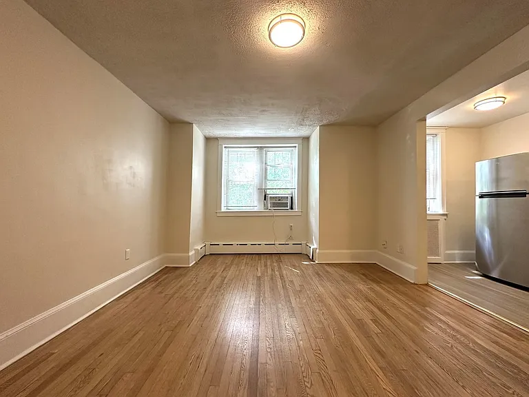 Queen Lane Manor — Photo 45