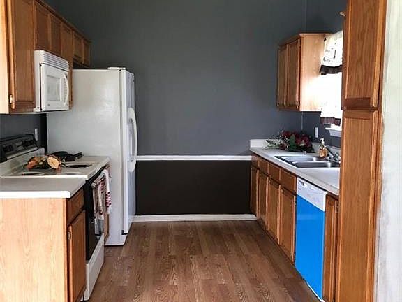 5th image of 206 Wagontrain Cir