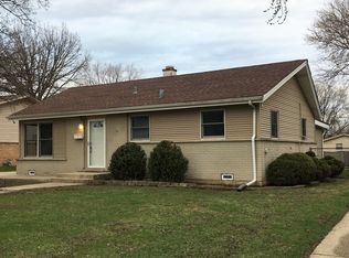 11 N Rose Ave, Addison, IL 60101