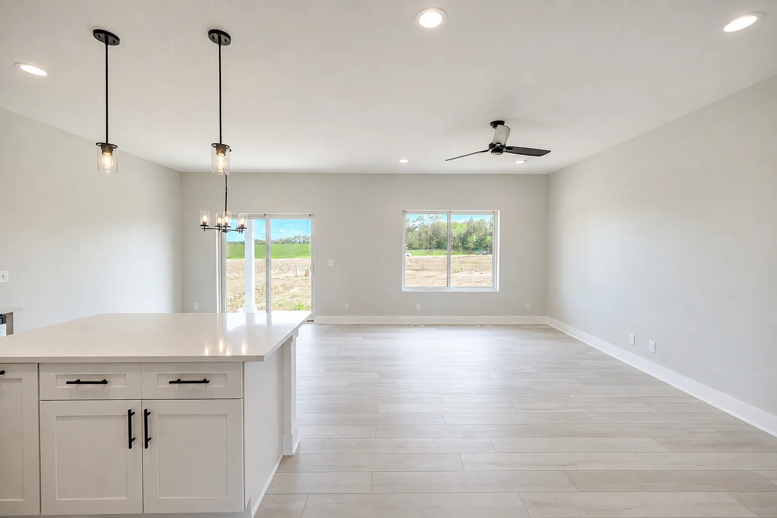 3 bed, 2005 sqft, $2,695 — Photo 4