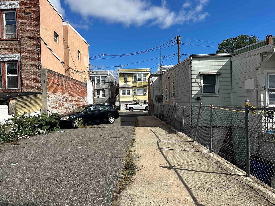 2nd image of 1207 7th St