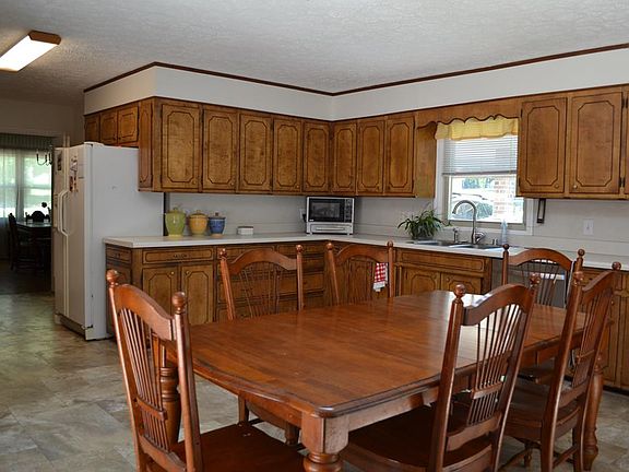 5th image of 461 Berkshire Dr