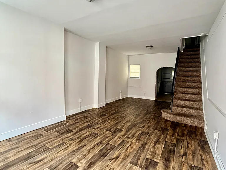 2054 E Stella St — Photo 1