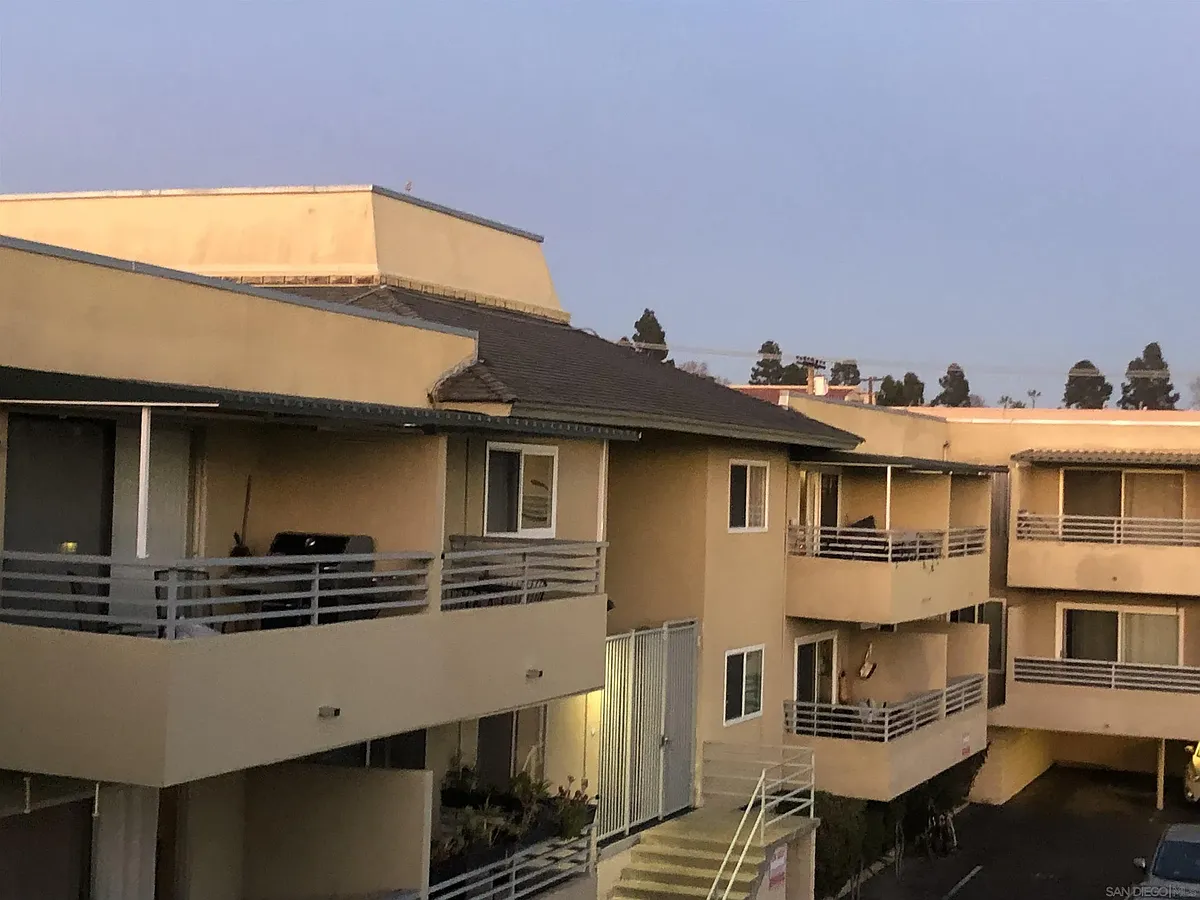 Building Photo - 1645 Emerald St #2I