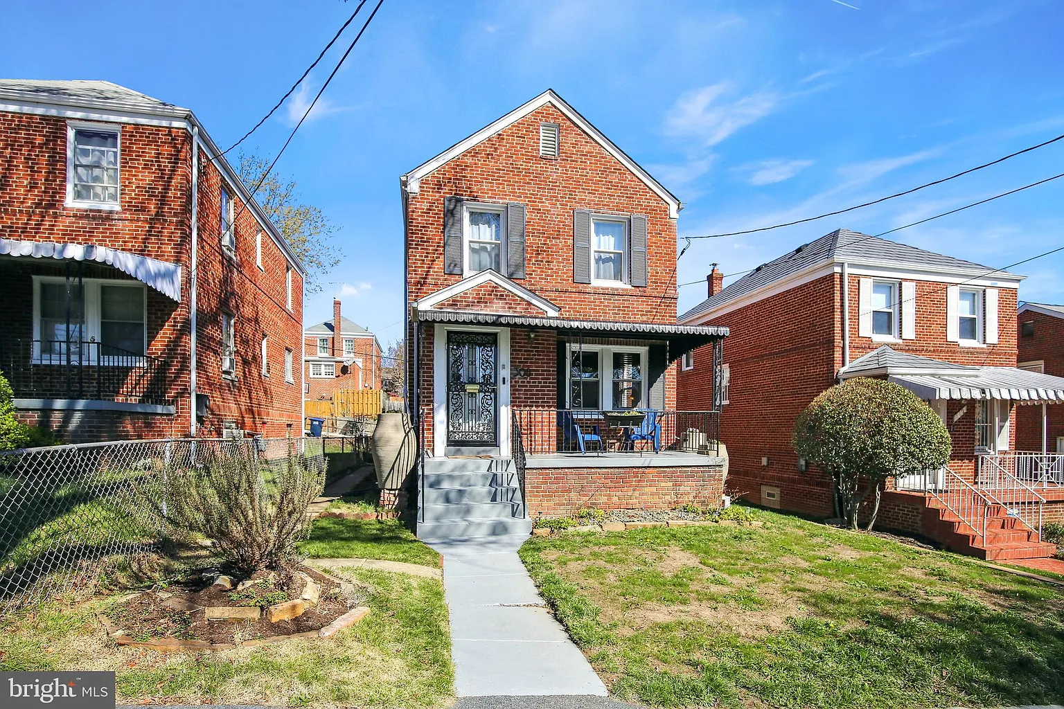 308 Oneida St NE photo 1