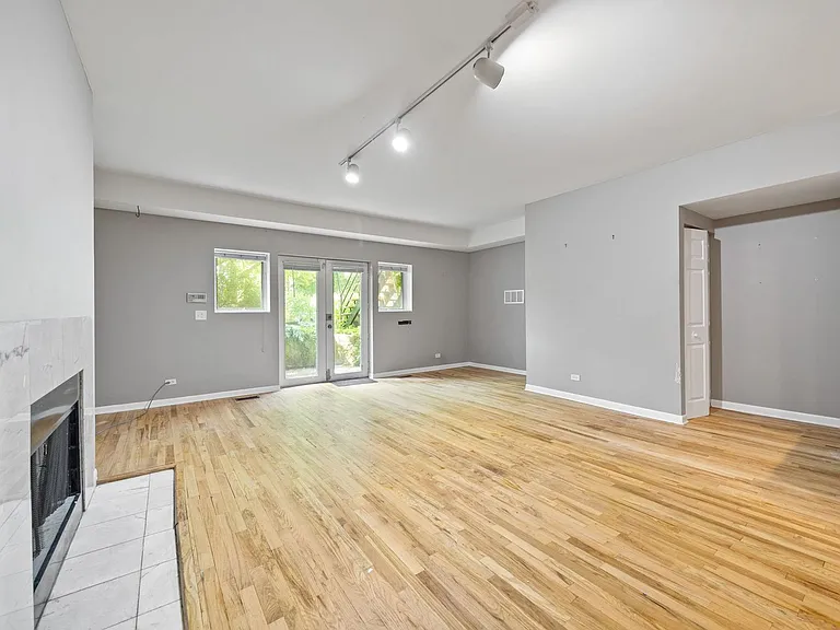 730 W Schubert Ave #G — Photo 4