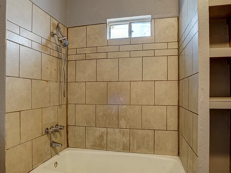 605 Nino Aguilera St #B — Photo 11