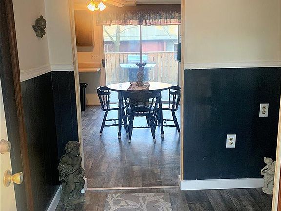4th image of 22 Vineyard Ave