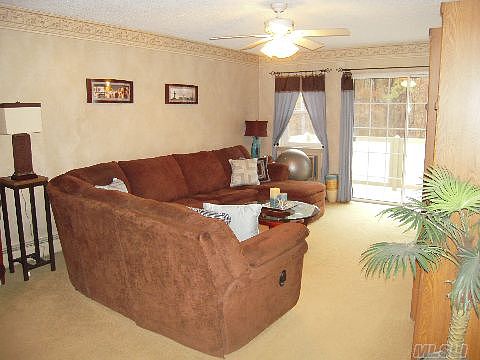 4th image of 25 Glen Hollow Dr #19