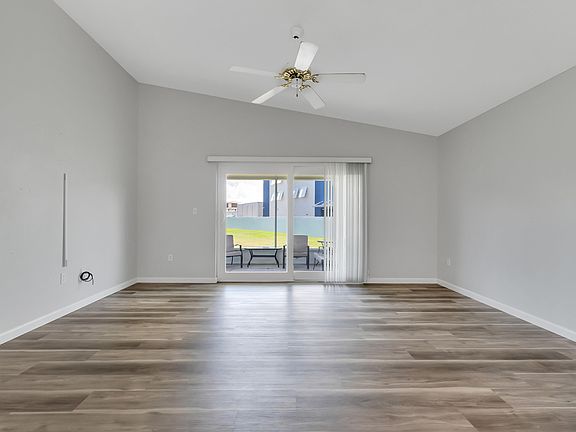 4th image of 50 Smith Ct