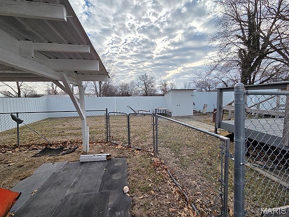 4th image of 704 S Monticello Rd