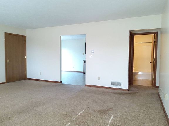 3rd image of 813 Antler Dr #B
