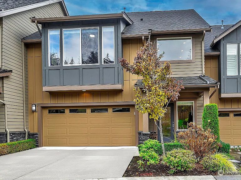 1st image of 900 228th Ave NE Unit 3B