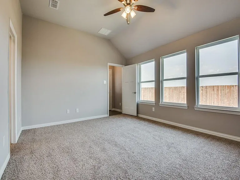 1004 Churchill Dr — Photo 20