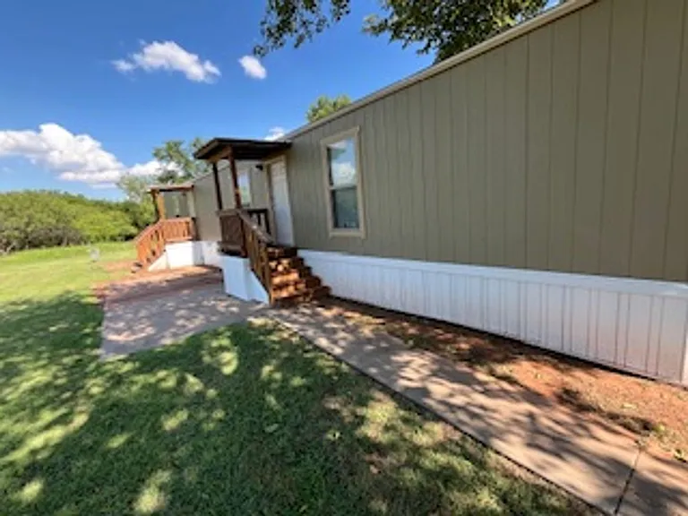 3900 Lenore Dr — Photo 4