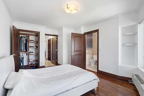 Sold by Thomas Lipovetsky, LREB | media 5