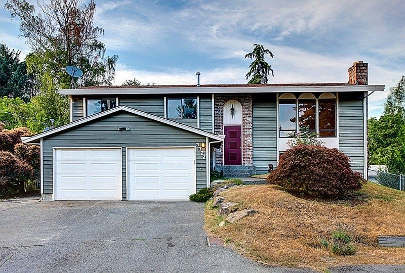 1st image of 3322 NE 204th St
