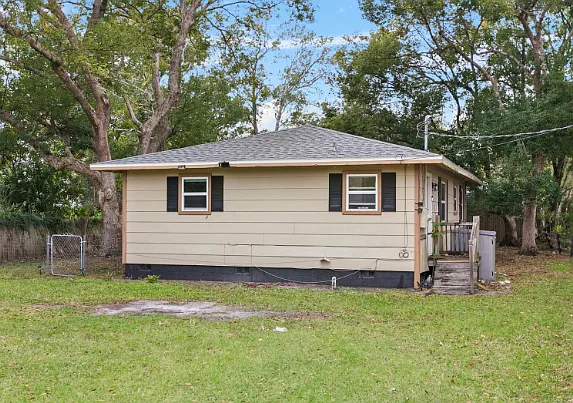 2404 Chase Ave — Photo 4