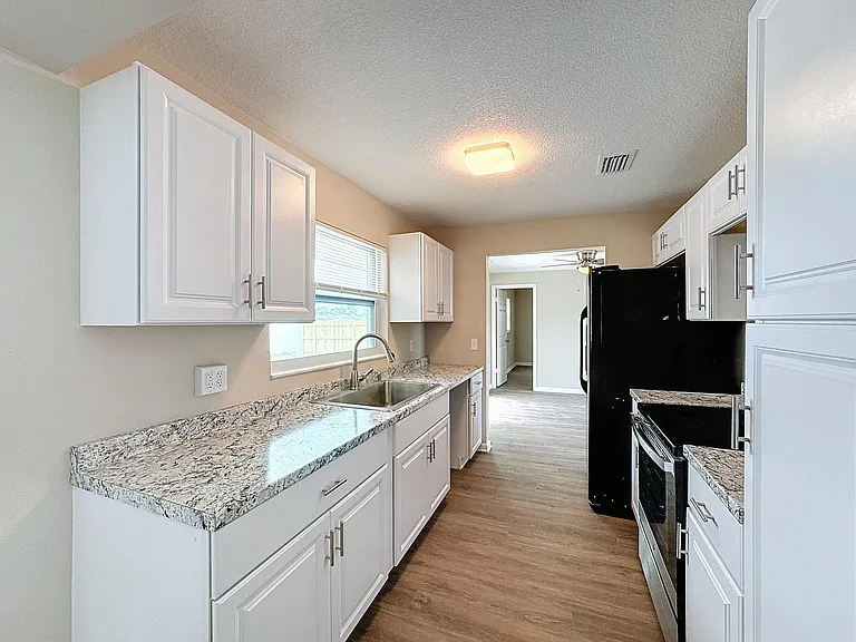 1545 Polaris St — Photo 12