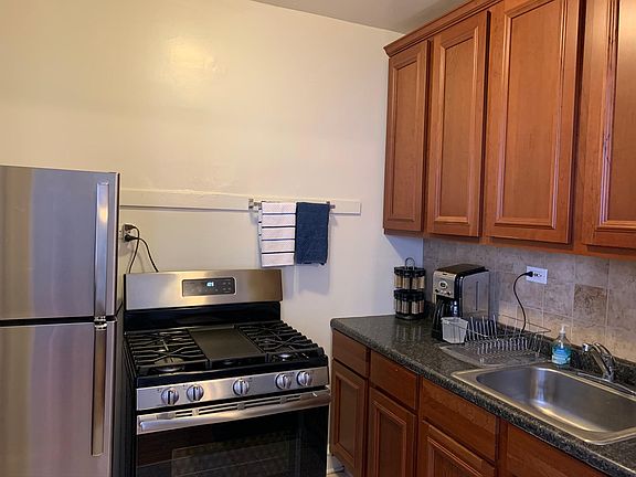 5th image of 5062 N Winchester Ave APT 2W