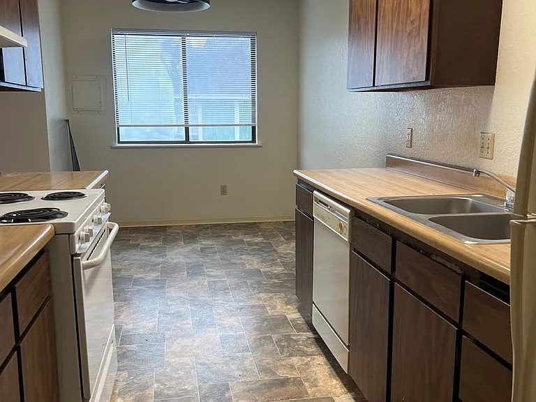2500 Hubbard Ln — Photo 9