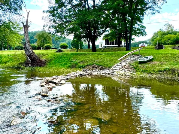 4311 Riverland Rd, Clifton Forge, VA 24422
