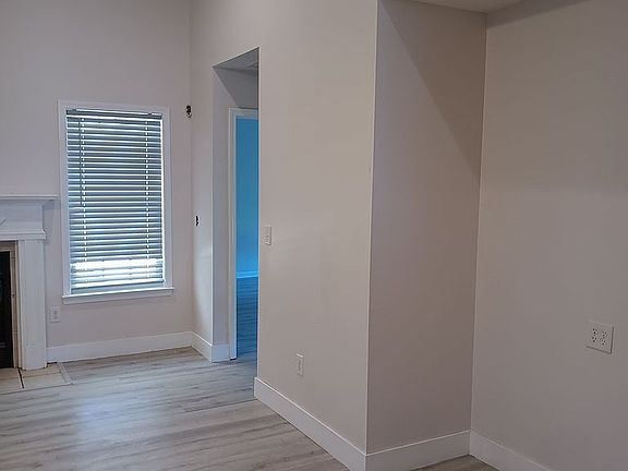 4th image of 1319 Ennis Ave