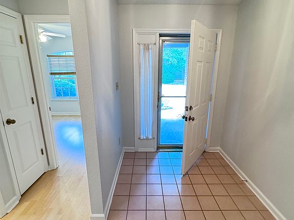4th image of 3562 Killarney Plaza Dr