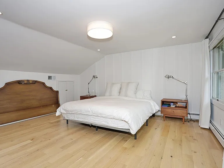 324 Godwin Ave — Photo 8