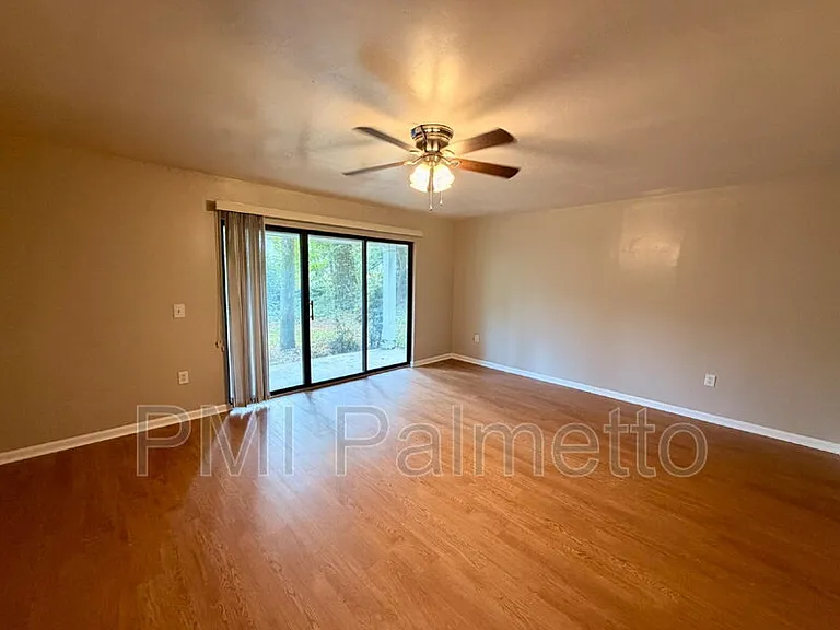 33 Chestnut Ferry Rd #105 — Photo 4
