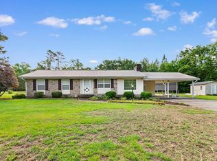 2096 Golden Leaf Rd, Galivants Ferry, SC 29544