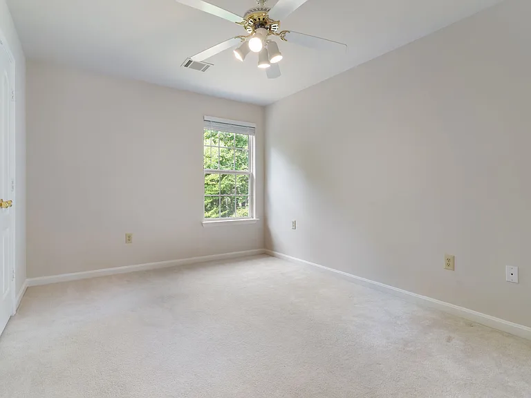 2427 Grantham Ct — Photo 30