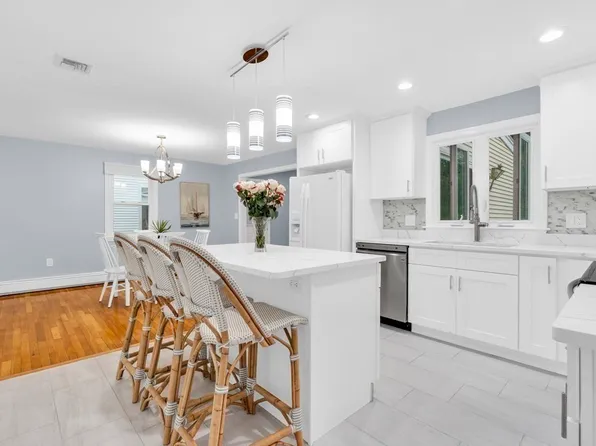 67 Stearns Rd, West Roxbury, MA 02132