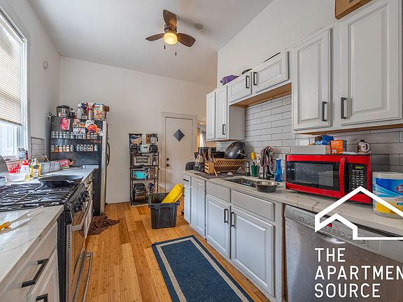 3rd image of 2414 N Francisco Ave #1