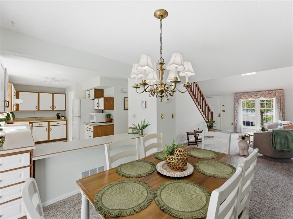 72 Chapin Greene Dr, Ludlow, MA - View 5