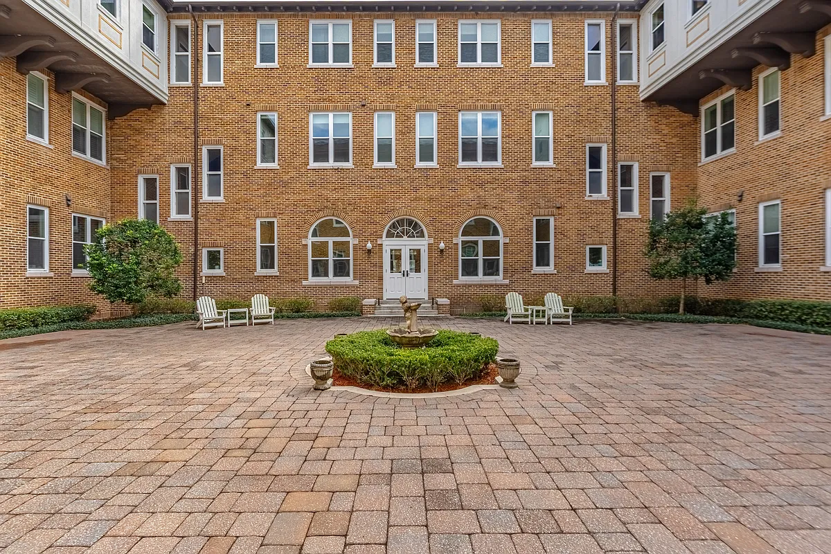 Building Photo - 2525 College St #1214