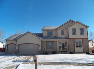 1910 Century Hills Dr NE, Rochester, MN 55906