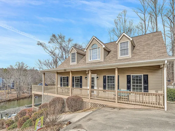 120 Pebble Brook Ln, Moneta, VA 24121