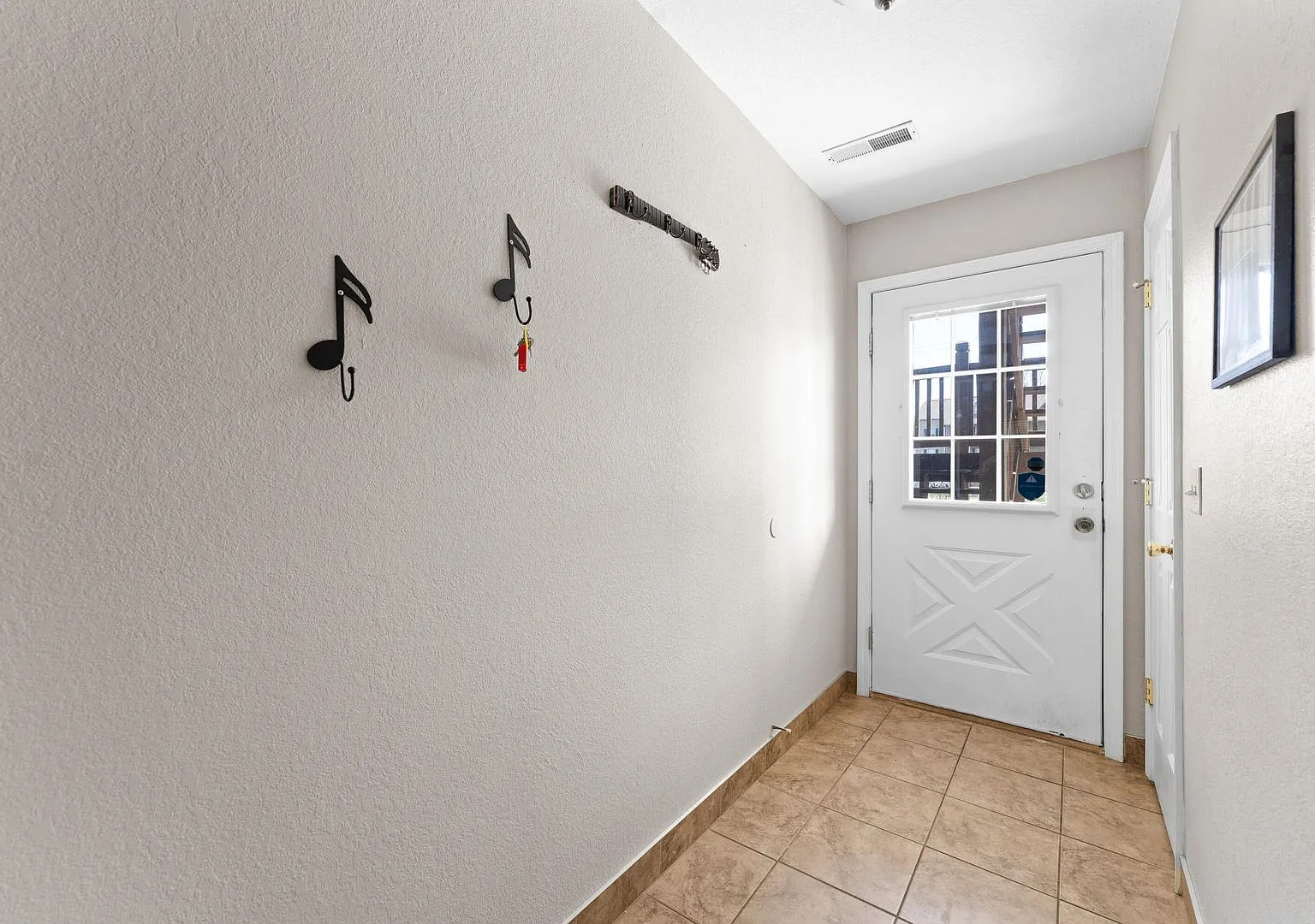 Apartment for Rent — Photo 3