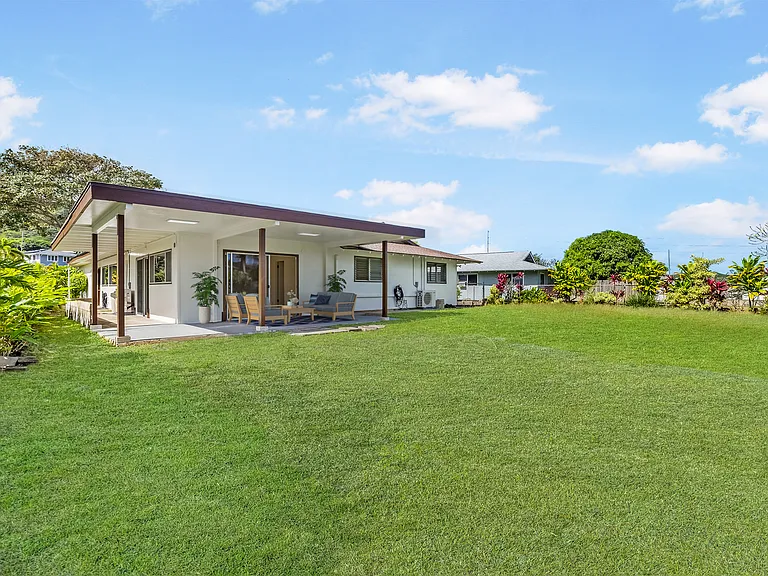 Covered lanai in back yard has room for addtional open-air living/dining.