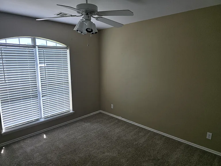 500 E Kansas St — Photo 3
