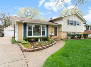 6324 Dean Dr, Woodridge, IL