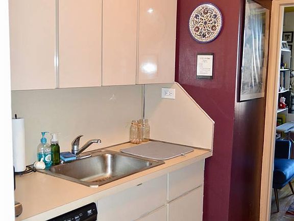 5th image of 209-10 41st Ave #3H