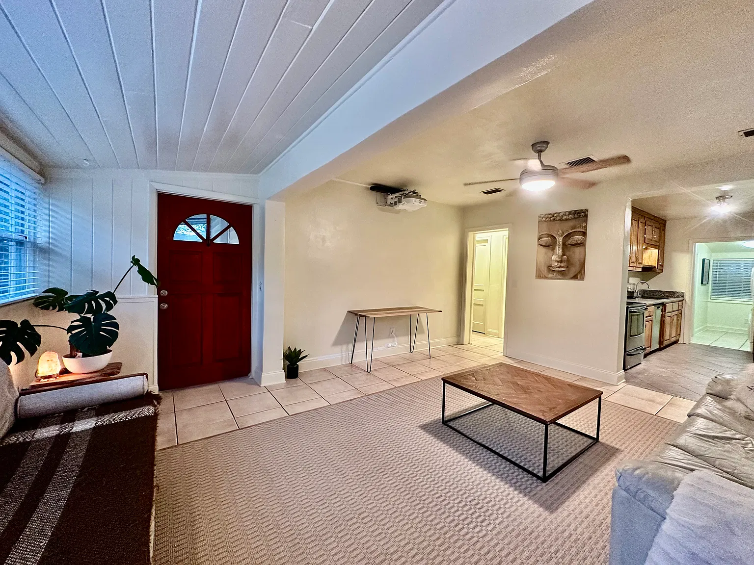 3 bed, 1216 sqft, $1,900 — Photo 3