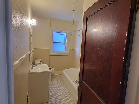 3rd image of 1517 Niagara Ave #1