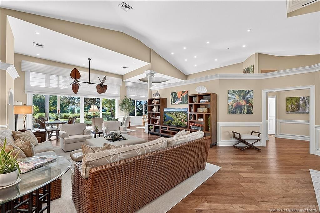 2003 NW Laurel Oak Ln