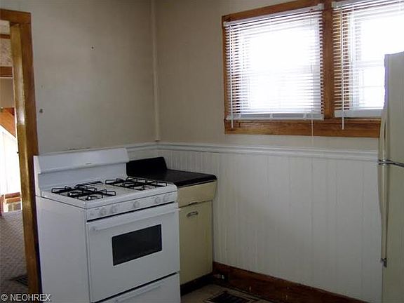 5th image of 404 W Herrick Ave