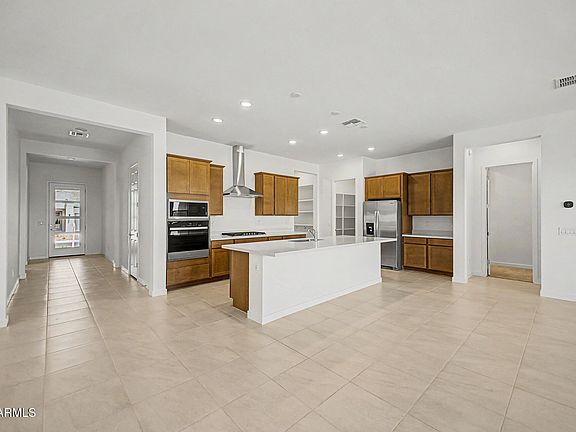 3rd image of 283 W FLOYD Drive