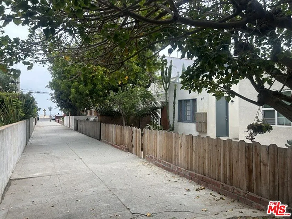 Studio, 1.0 bath, 245 sqft, $1,695 — Photo 2